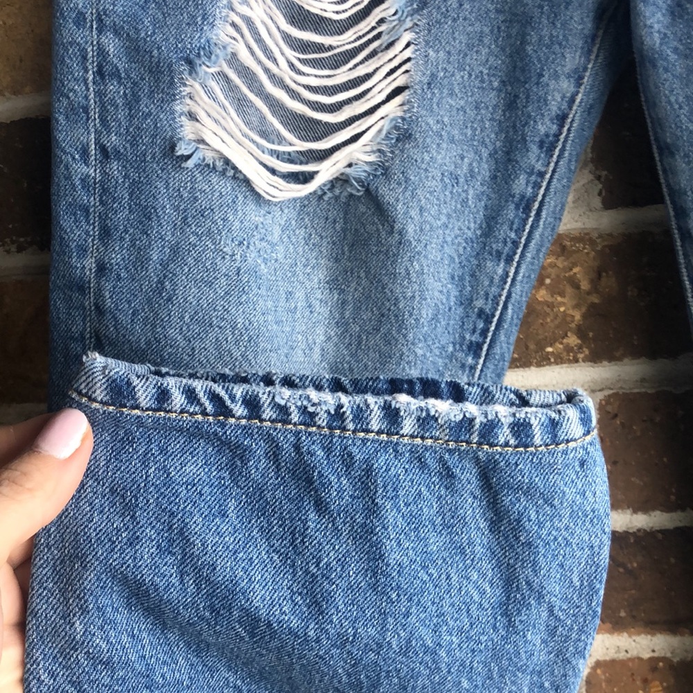 WE THE FREE Mid Wash Distressed Cropped High Rise Bottom Closure Straight Jeans - Picture 3 of 9